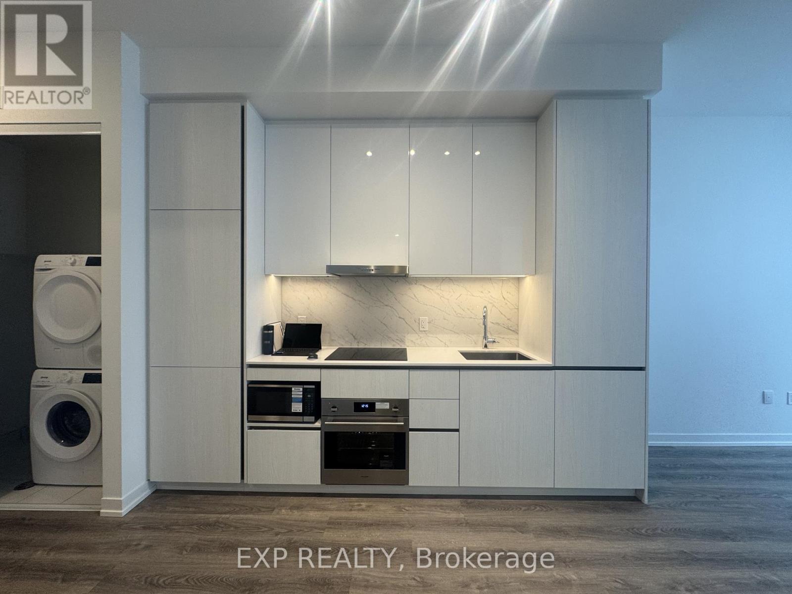 3611 - 8 Interchange Way, Vaughan, ON