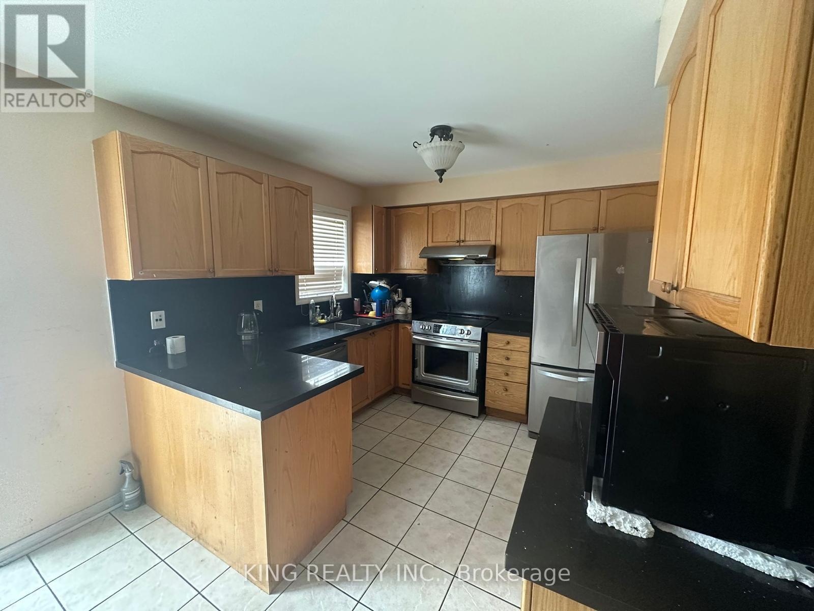 74 Pauline Crescent, Brampton, ON - Indoor Photo Showing Kitchen