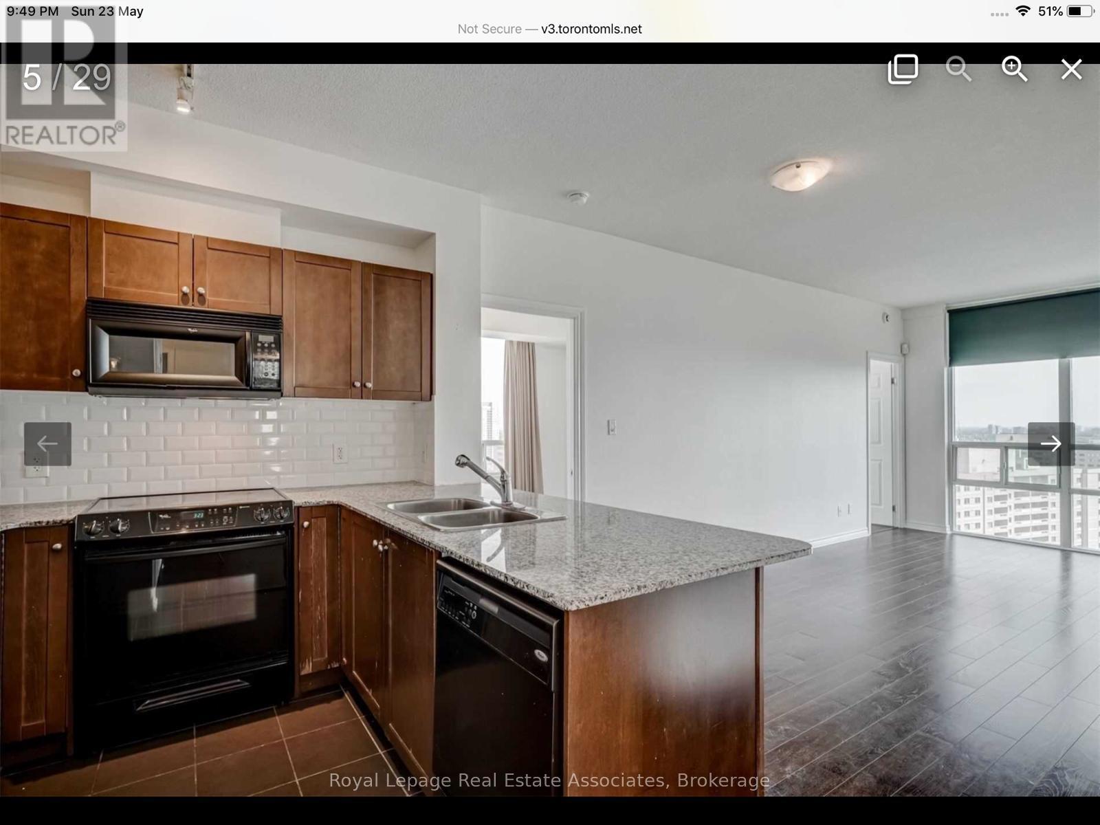 2510 - 3504 Hurontario Street, Mississauga, ON - Indoor Photo Showing Kitchen With Double Sink