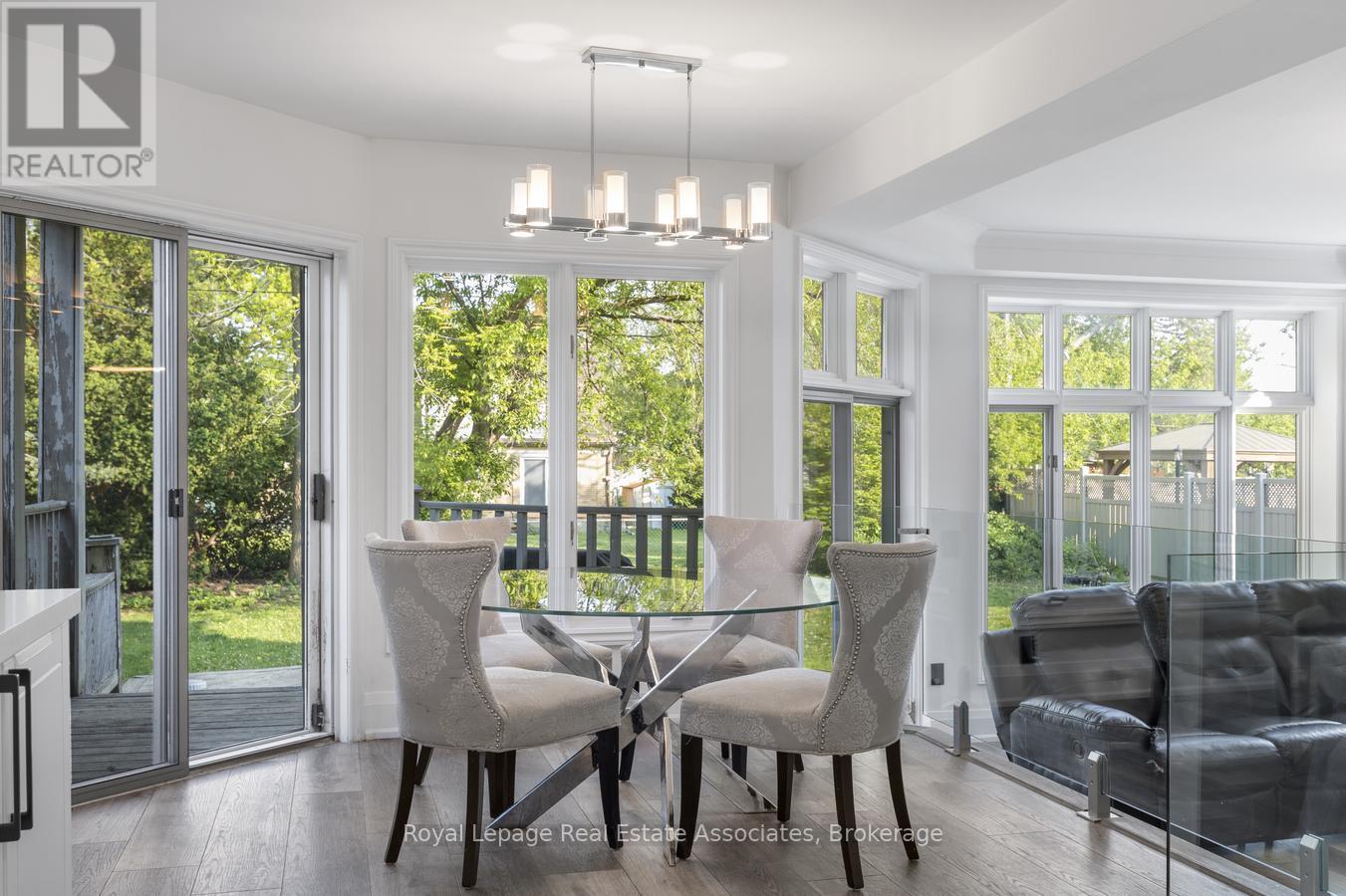938 Henley Road, Mississauga, ON - Indoor Photo Showing Dining Room