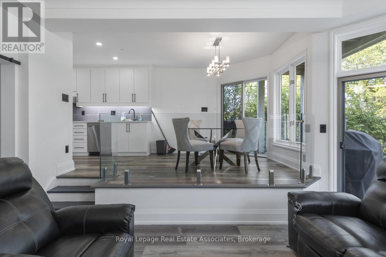 938 Henley Road, Mississauga, ON - Indoor