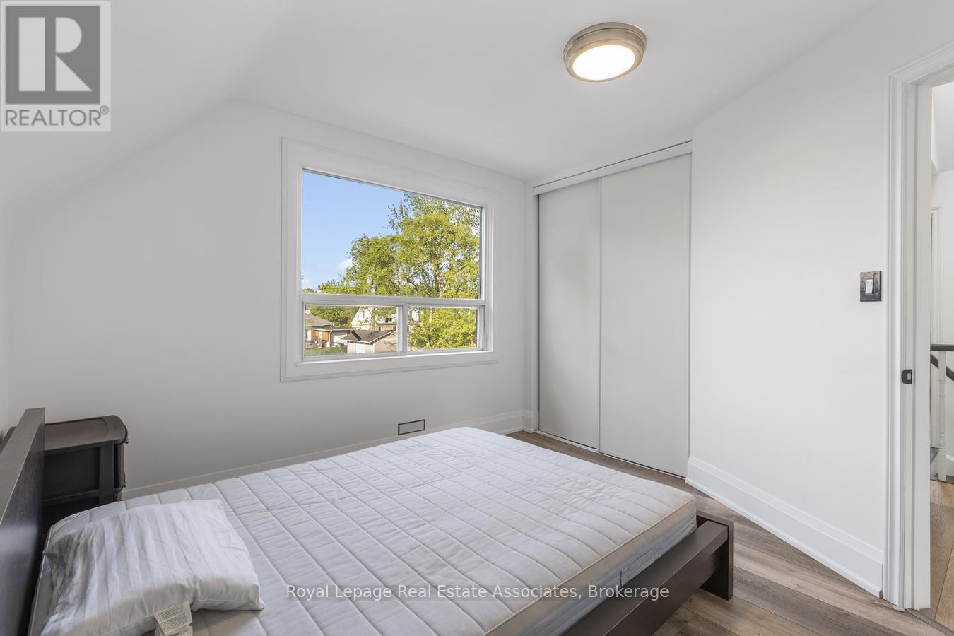 938 Henley Road, Mississauga, ON - Indoor Photo Showing Bedroom