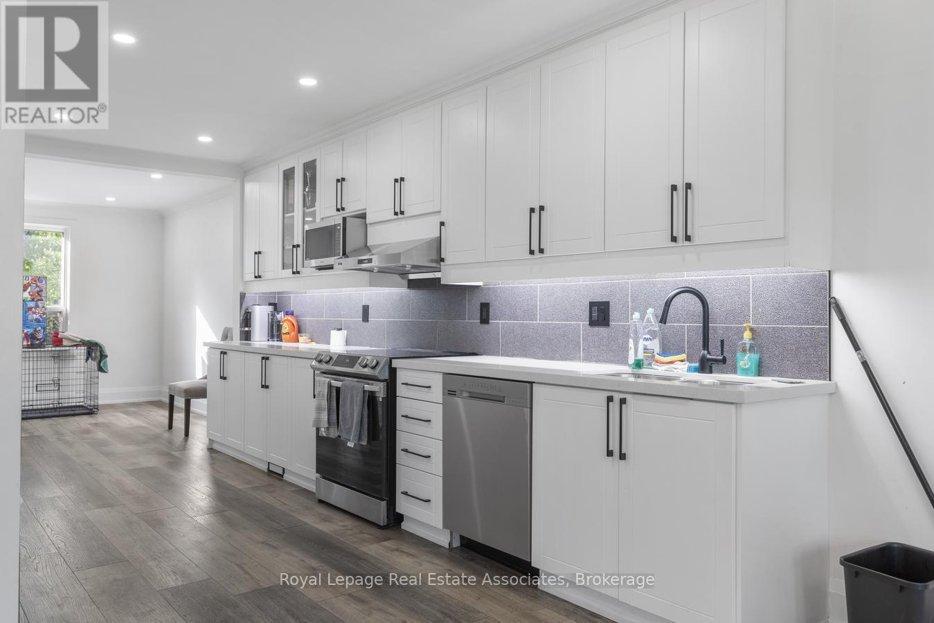 938 Henley Road, Mississauga, ON - Indoor Photo Showing Kitchen