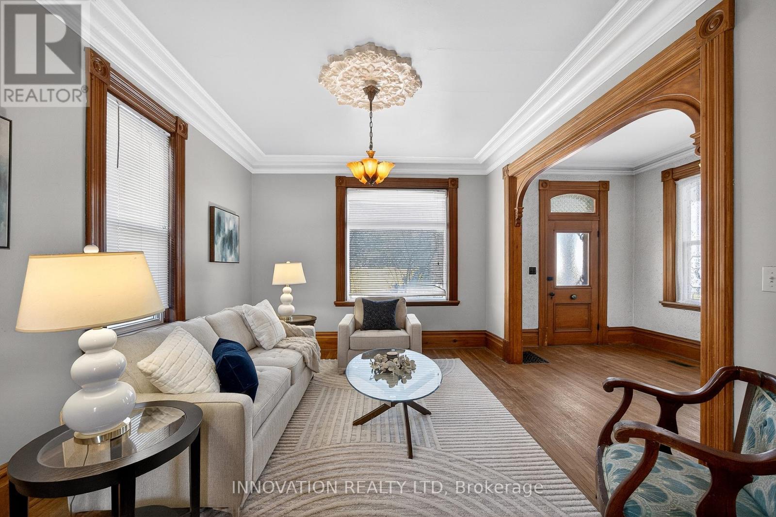 10 Rochester Street, Carleton Place, ON - Indoor Photo Showing Living Room