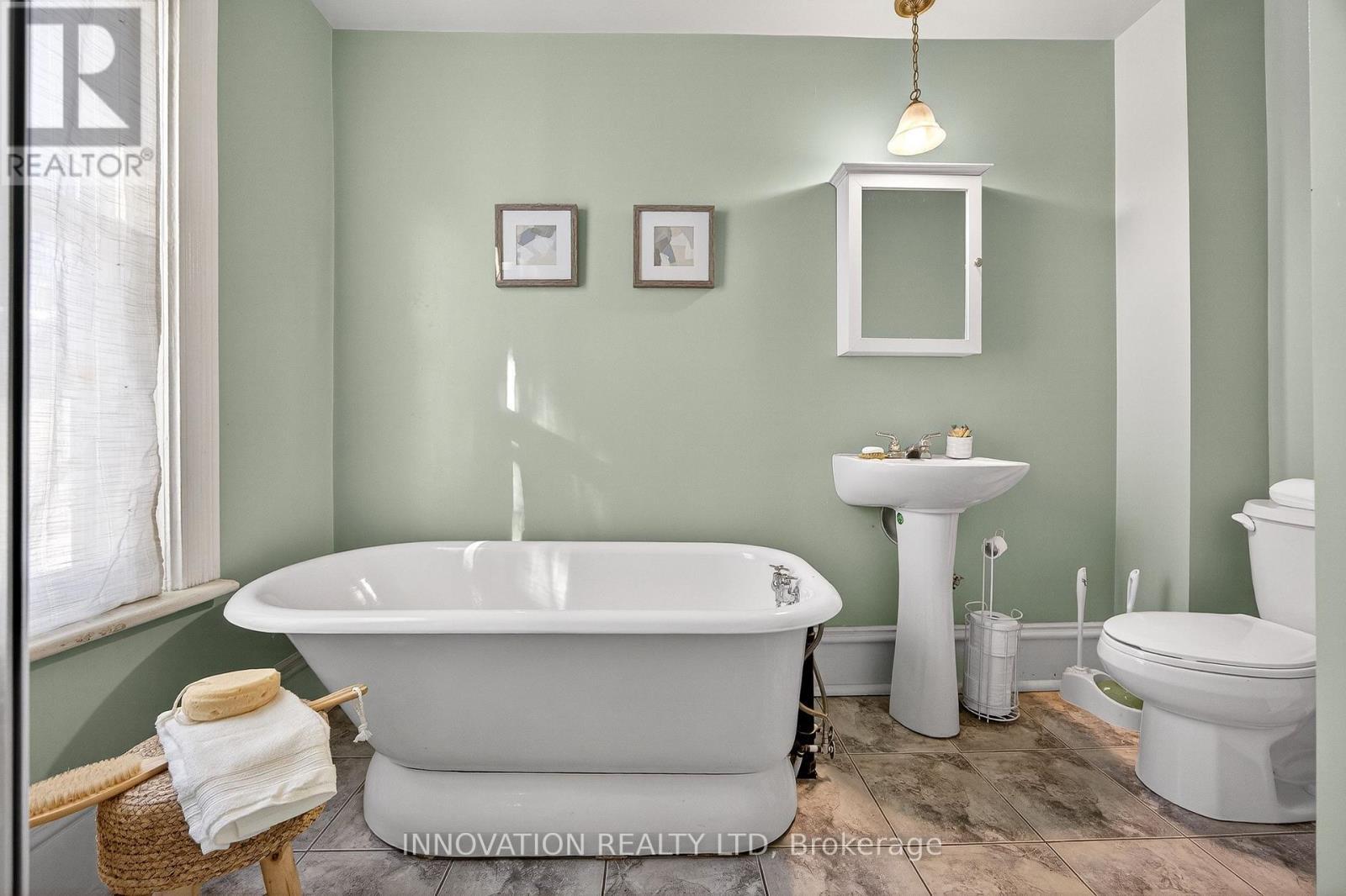 10 Rochester Street, Carleton Place, ON - Indoor Photo Showing Bathroom