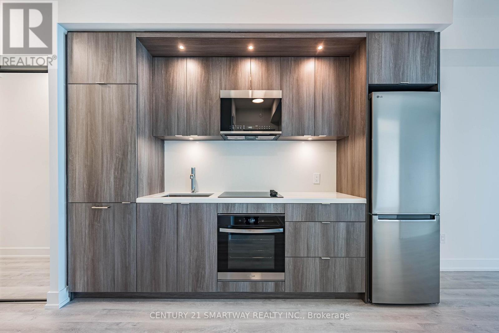 1111 - 60 Central Park Roadway, Toronto, ON - Indoor Photo Showing Kitchen With Upgraded Kitchen