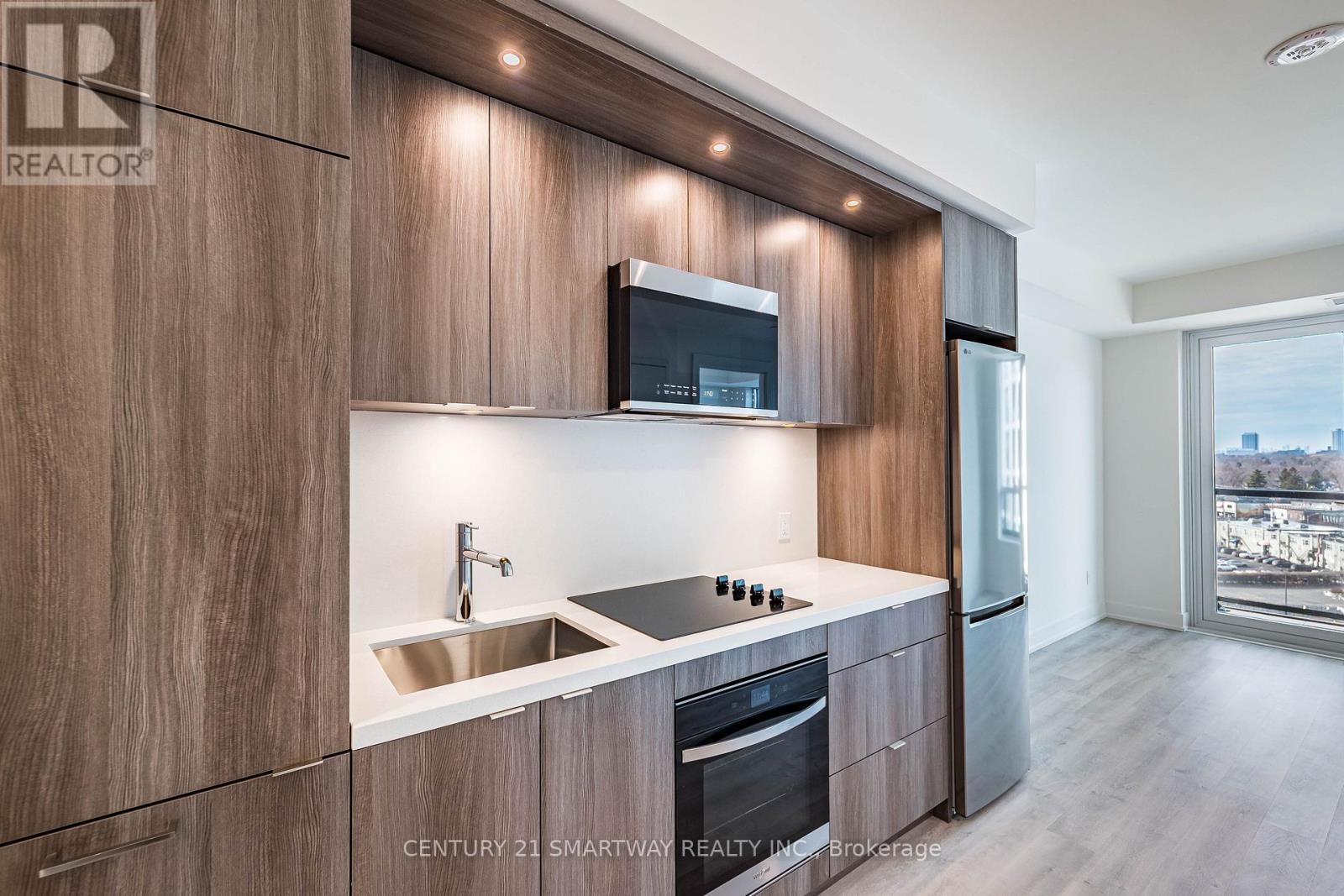 1111 - 60 Central Park Roadway, Toronto, ON - Indoor Photo Showing Kitchen With Upgraded Kitchen