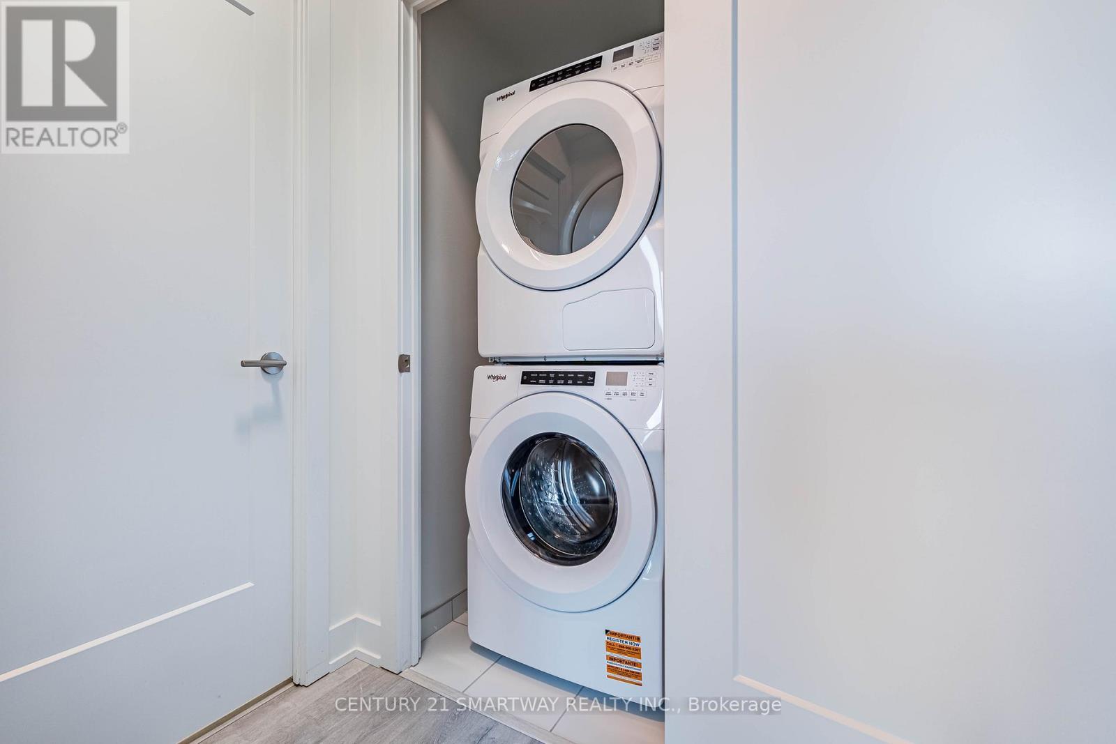 1111 - 60 Central Park Roadway, Toronto, ON - Indoor Photo Showing Laundry Room
