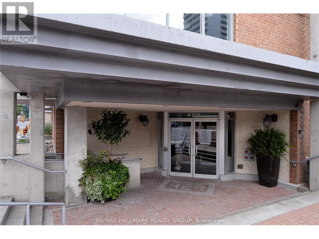 313 - 429 Somerset Street W, Ottawa, ON - Outdoor