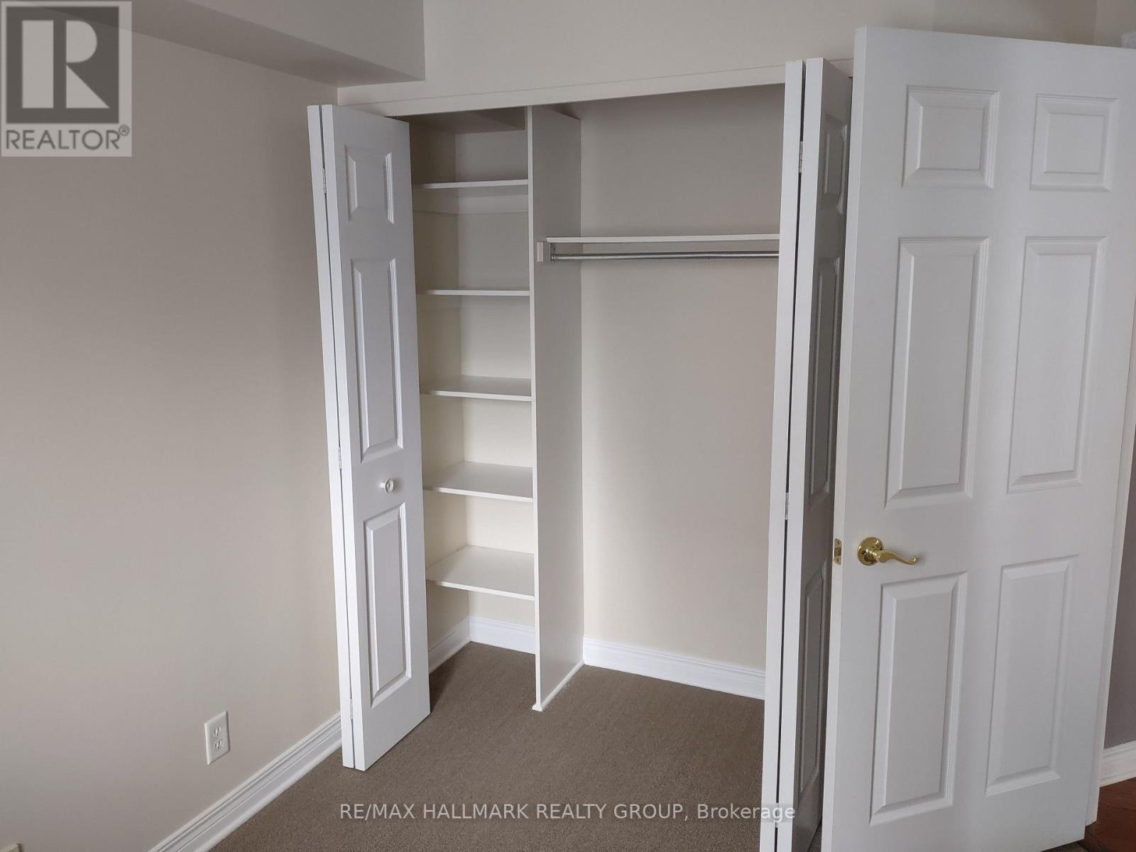 313 - 429 Somerset Street W, Ottawa, ON - Indoor