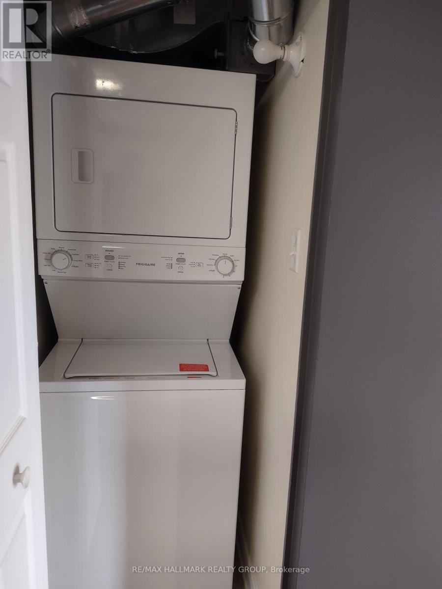 313 - 429 Somerset Street W, Ottawa, ON - Indoor Photo Showing Laundry Room