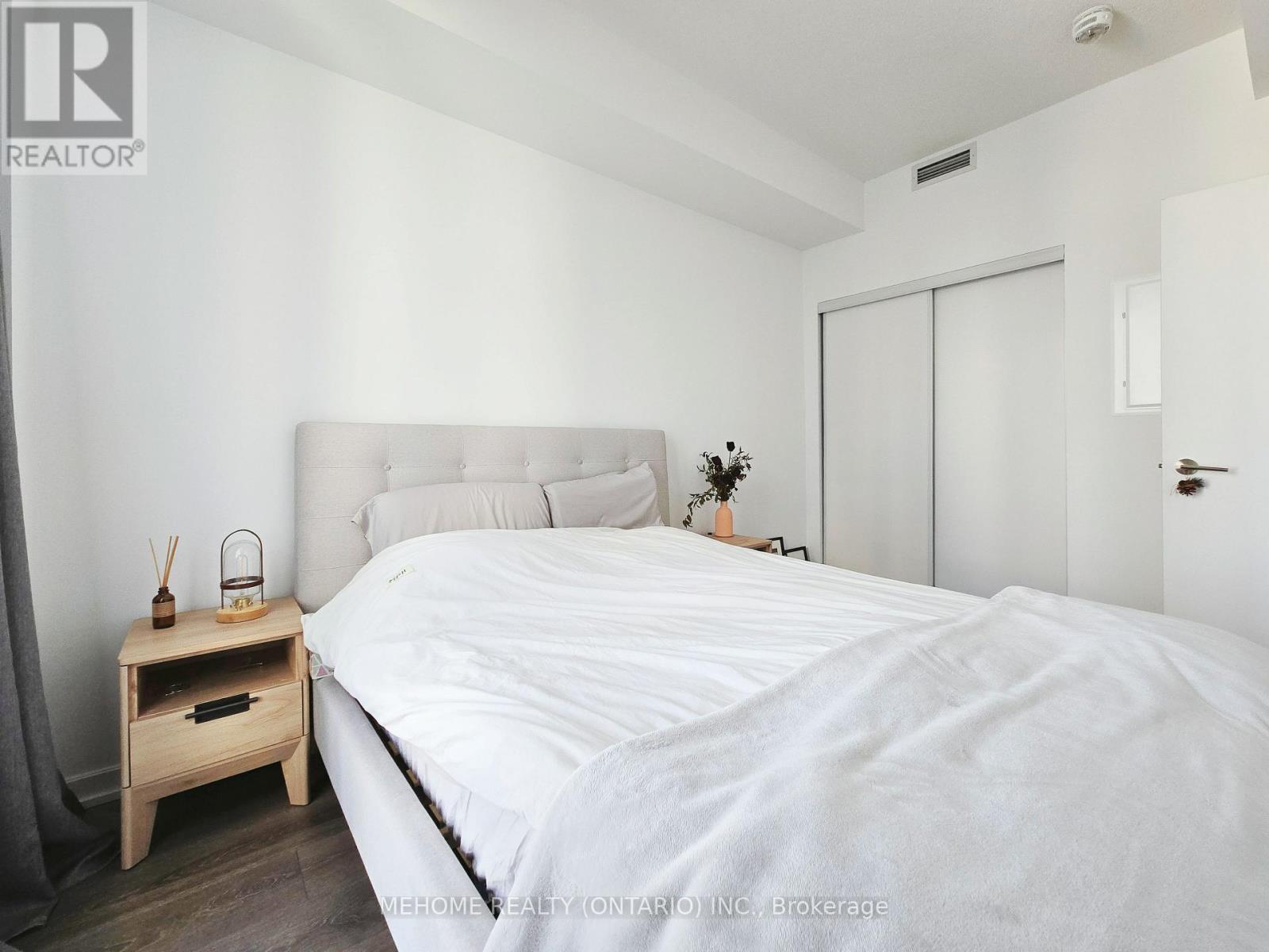 1204 - 32 Forest Manor Road, Toronto, ON