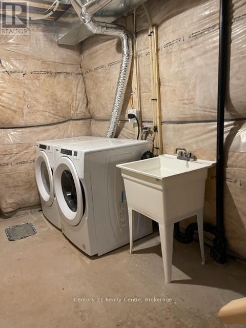 6 Mockingbird Lane, Hamilton, ON - Indoor Photo Showing Laundry Room