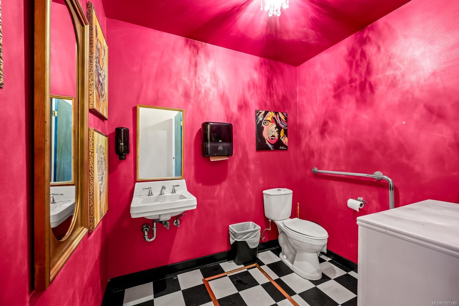 355 4Th St, Courtenay, BC