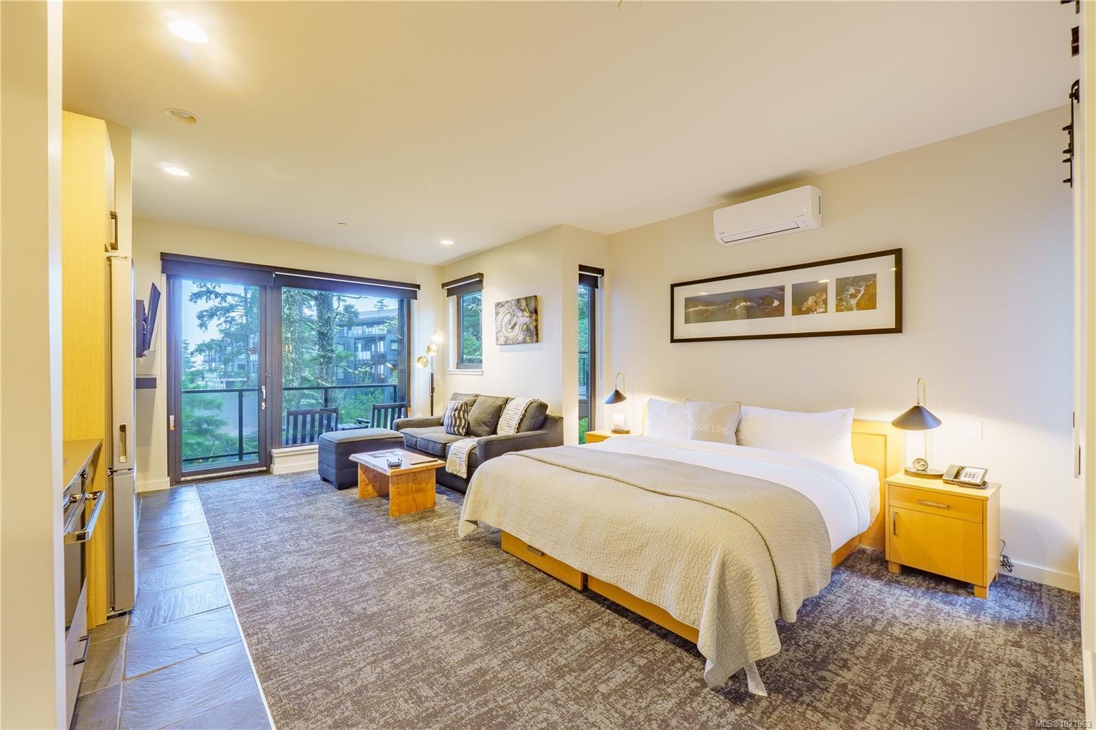 1202-596 Marine Dr, Ucluelet, BC - Indoor Photo Showing Bedroom