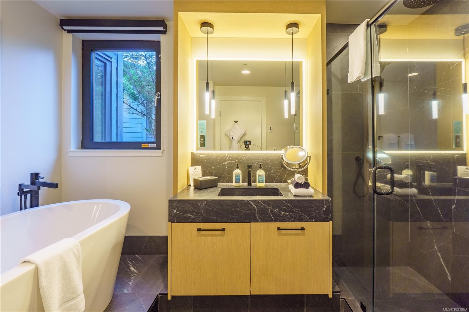 1202-596 Marine Dr, Ucluelet, BC - Indoor Photo Showing Bathroom