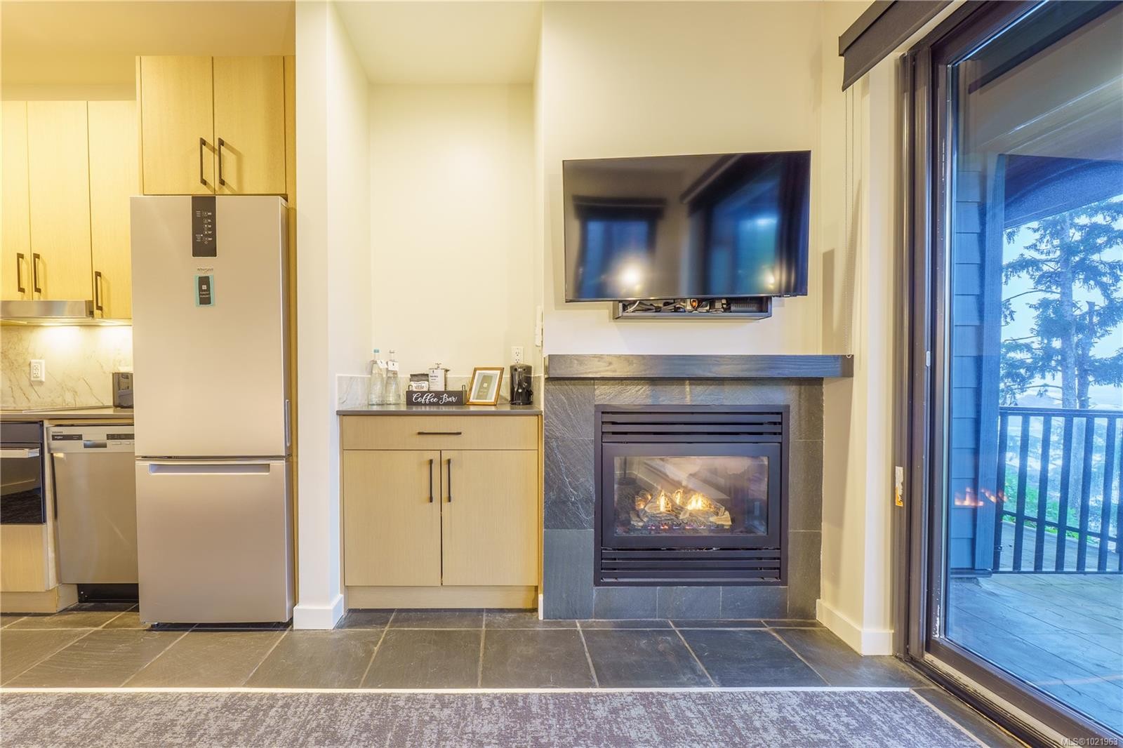 1202-596 Marine Dr, Ucluelet, BC - Indoor With Fireplace