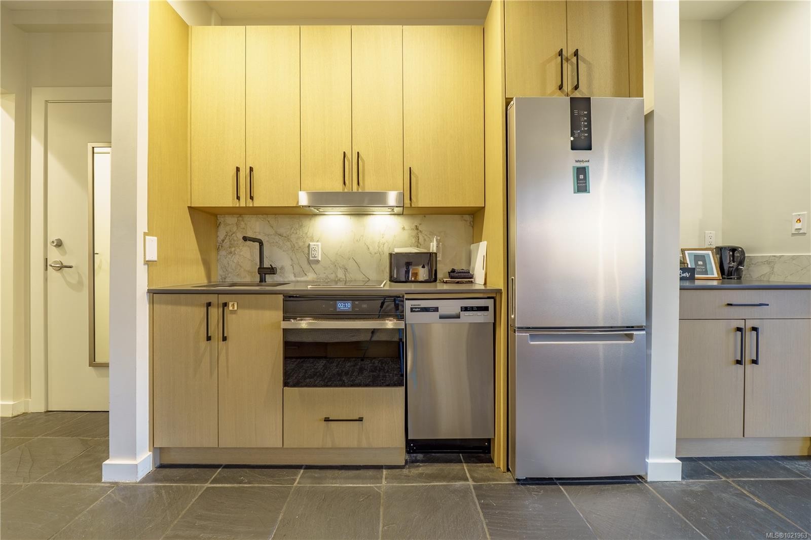 1202-596 Marine Dr, Ucluelet, BC - Indoor Photo Showing Kitchen
