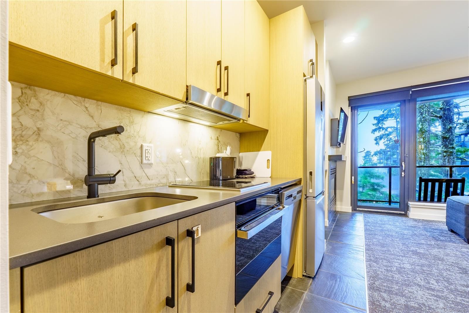 1202-596 Marine Dr, Ucluelet, BC - Indoor Photo Showing Kitchen