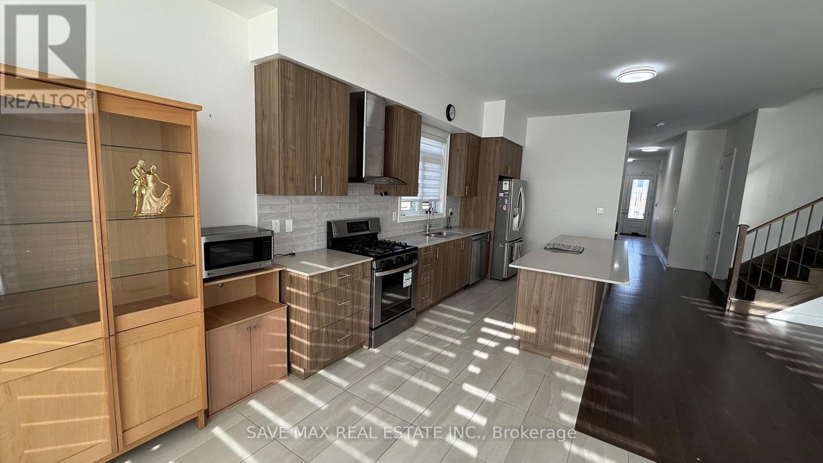 56 Lollard Way, Brampton, ON - Indoor Photo Showing Kitchen