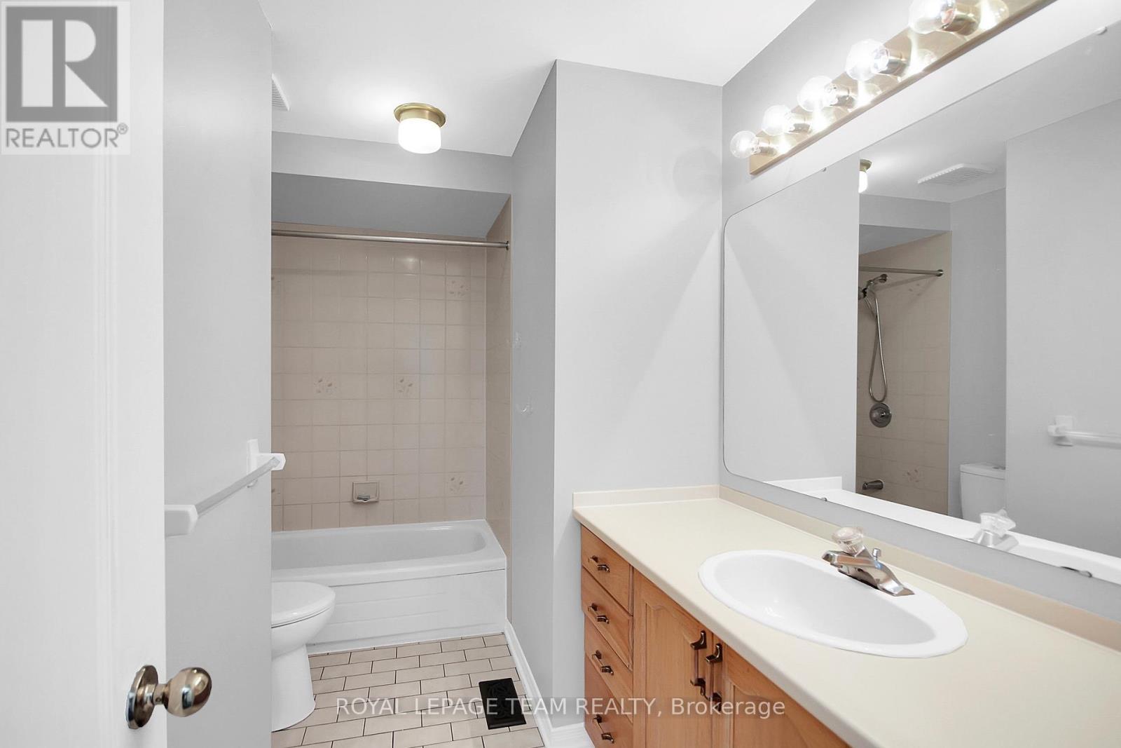 4 - 7 Wrenwood Crescent, Ottawa, ON - Indoor Photo Showing Bathroom