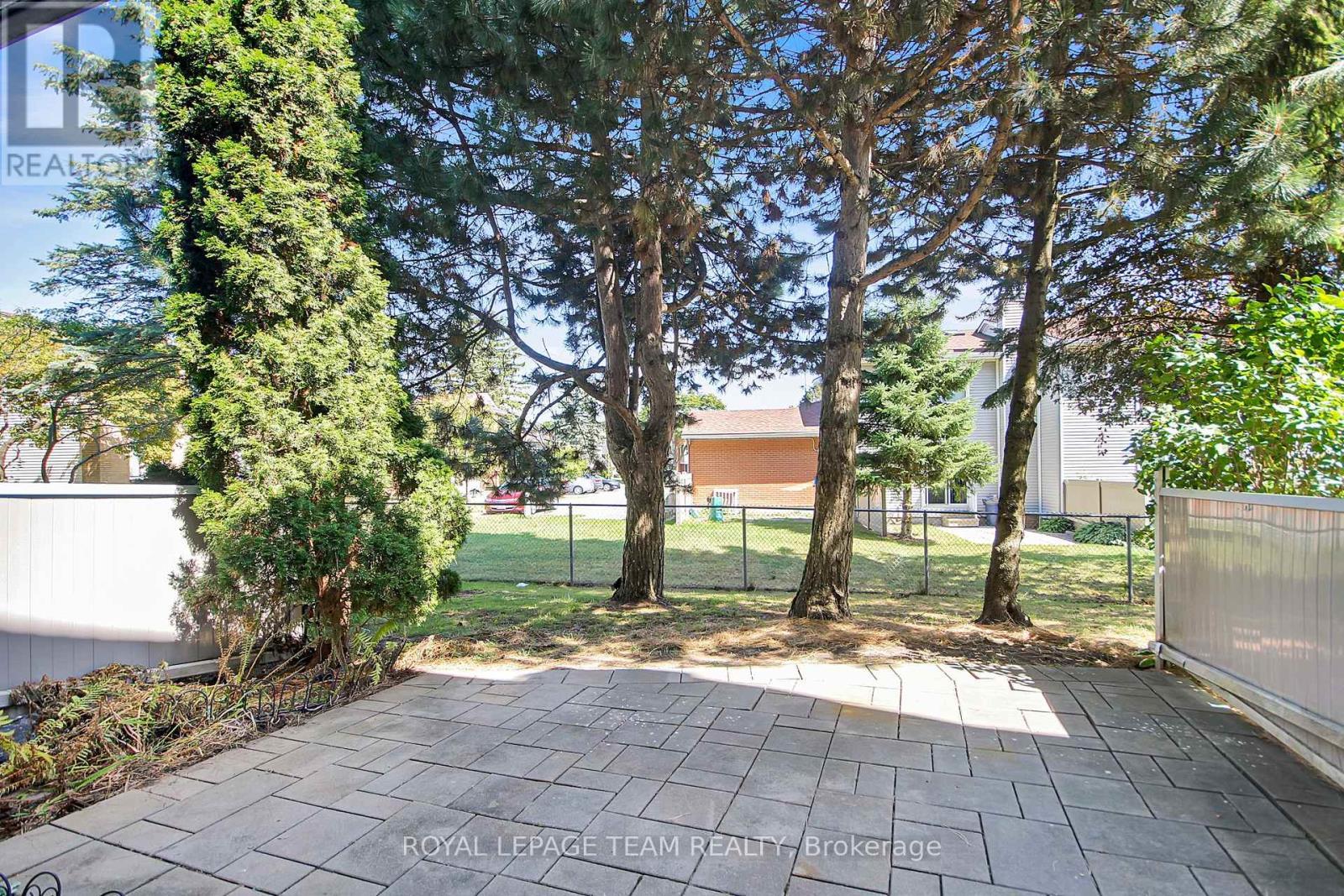 4 - 7 Wrenwood Crescent, Ottawa, ON - Outdoor