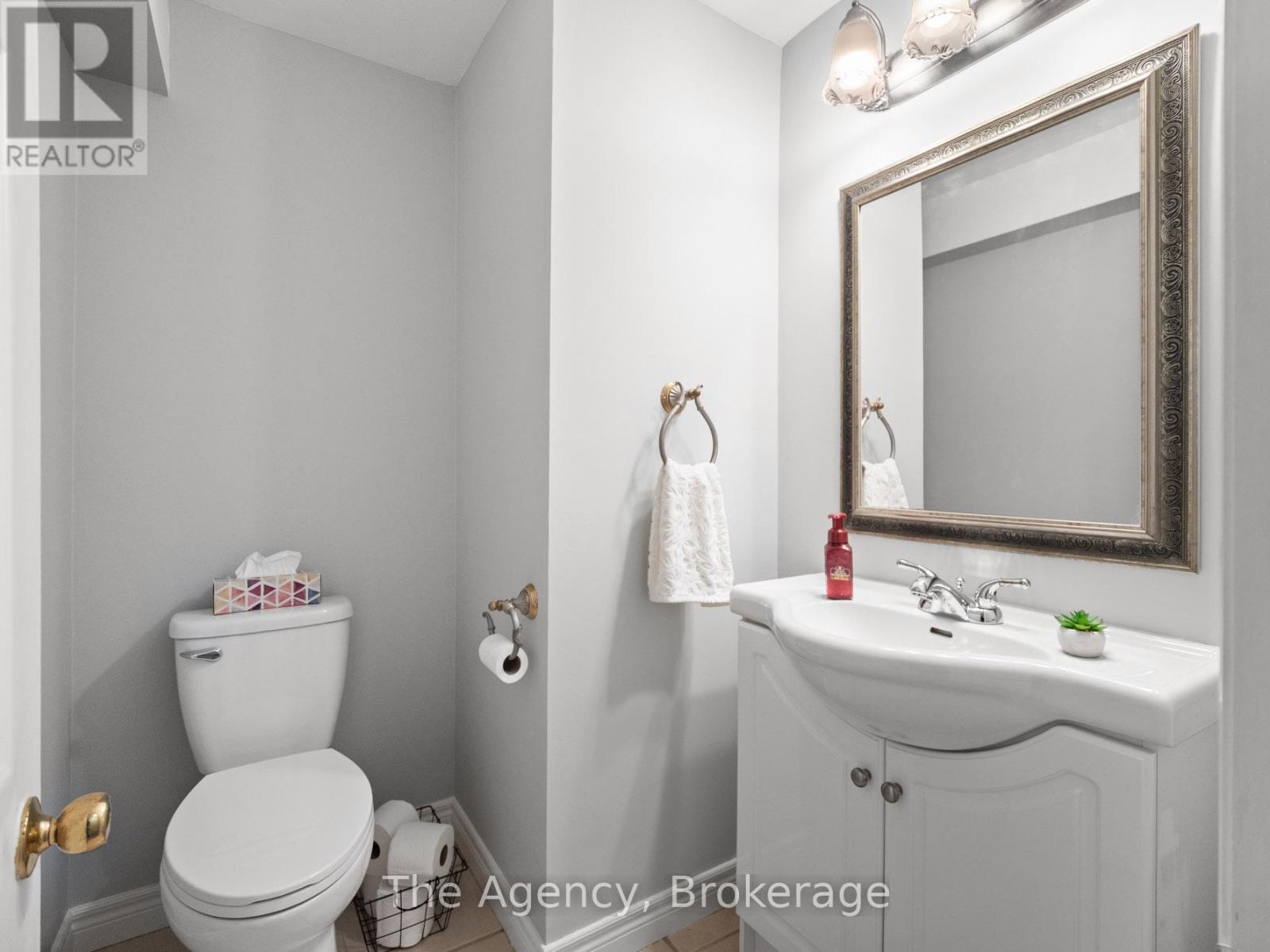 7 - 185 Denistoun Street, Welland (Broadway), ON - Indoor Photo Showing Bathroom
