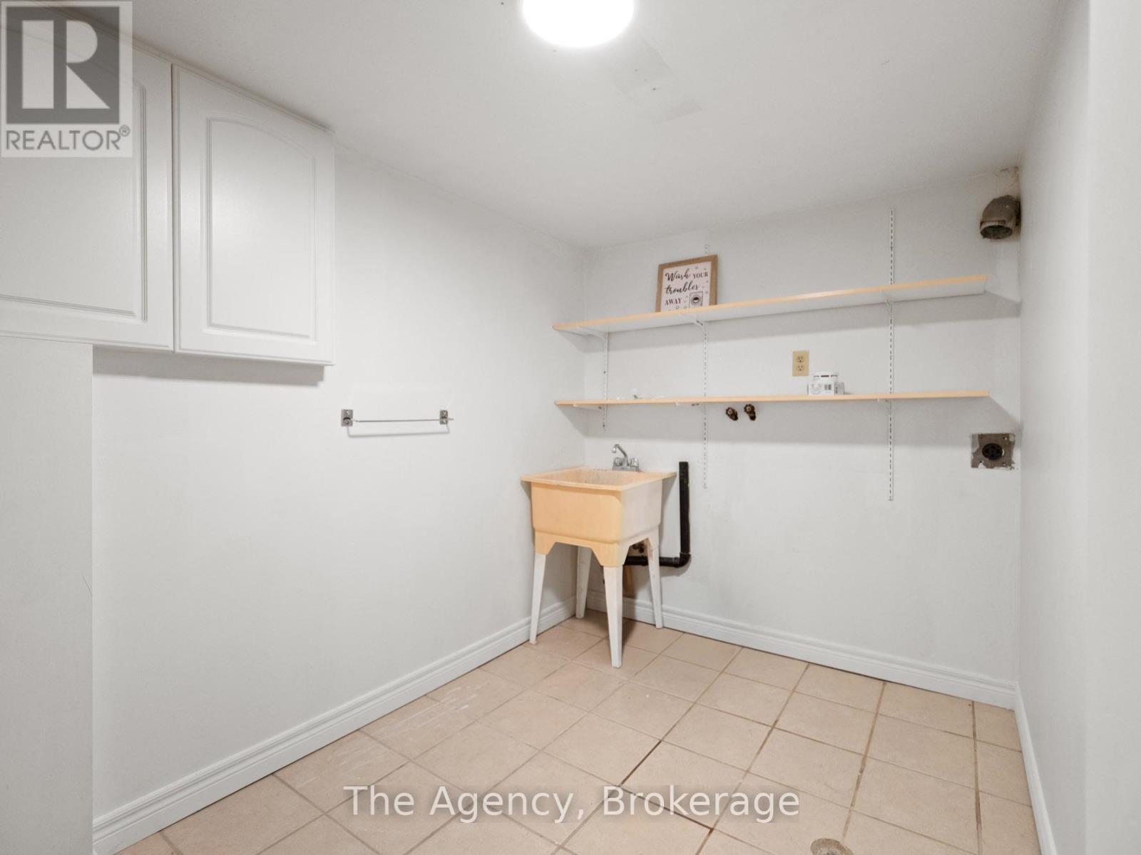 7 - 185 Denistoun Street, Welland (Broadway), ON - Indoor