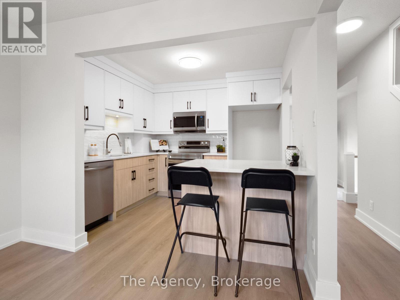 7 - 185 Denistoun Street, Welland (Broadway), ON - Indoor Photo Showing Kitchen