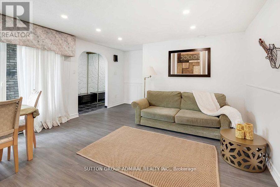 143 Torresdale Avenue, Toronto, ON - Indoor Photo Showing Living Room
