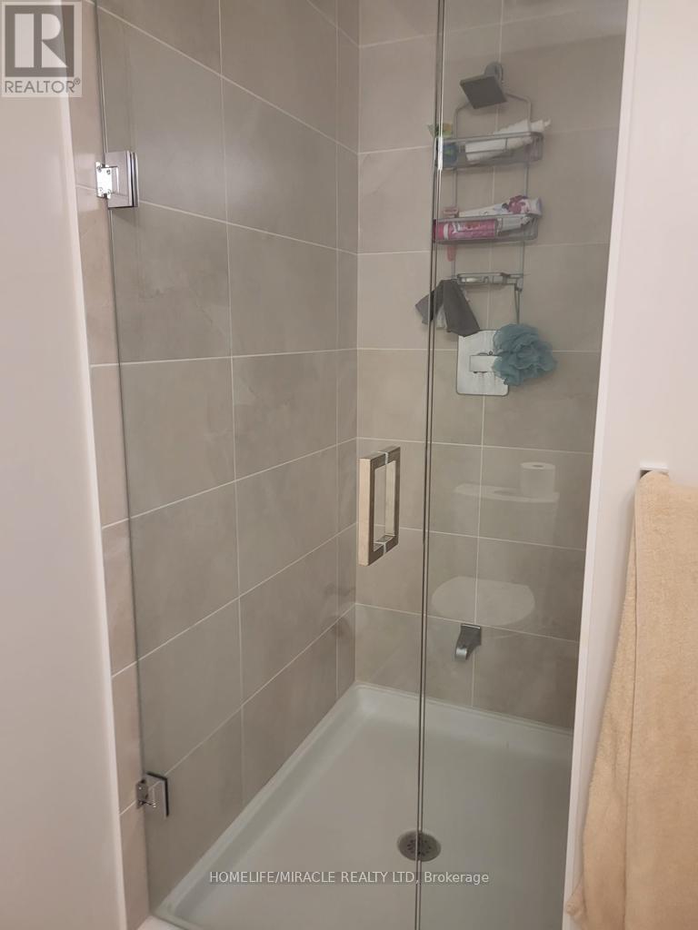 421 - 9085 Jane Street, Vaughan, ON - Indoor Photo Showing Bathroom