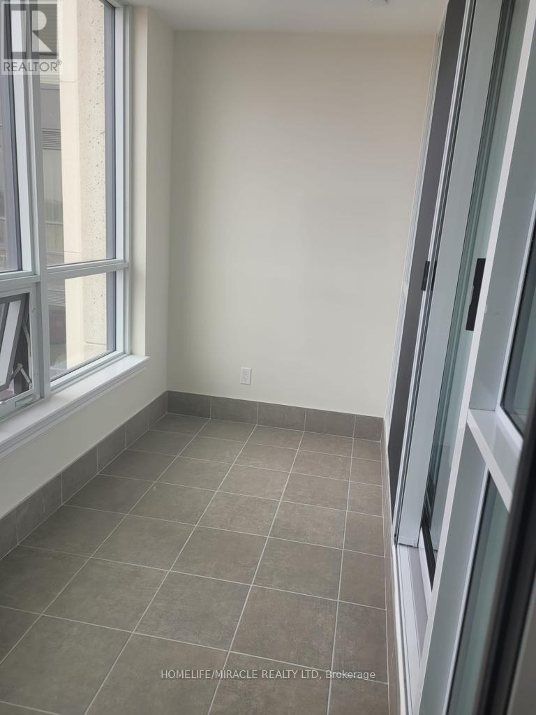 421 - 9085 Jane Street, Vaughan, ON - Indoor Photo Showing Other Room