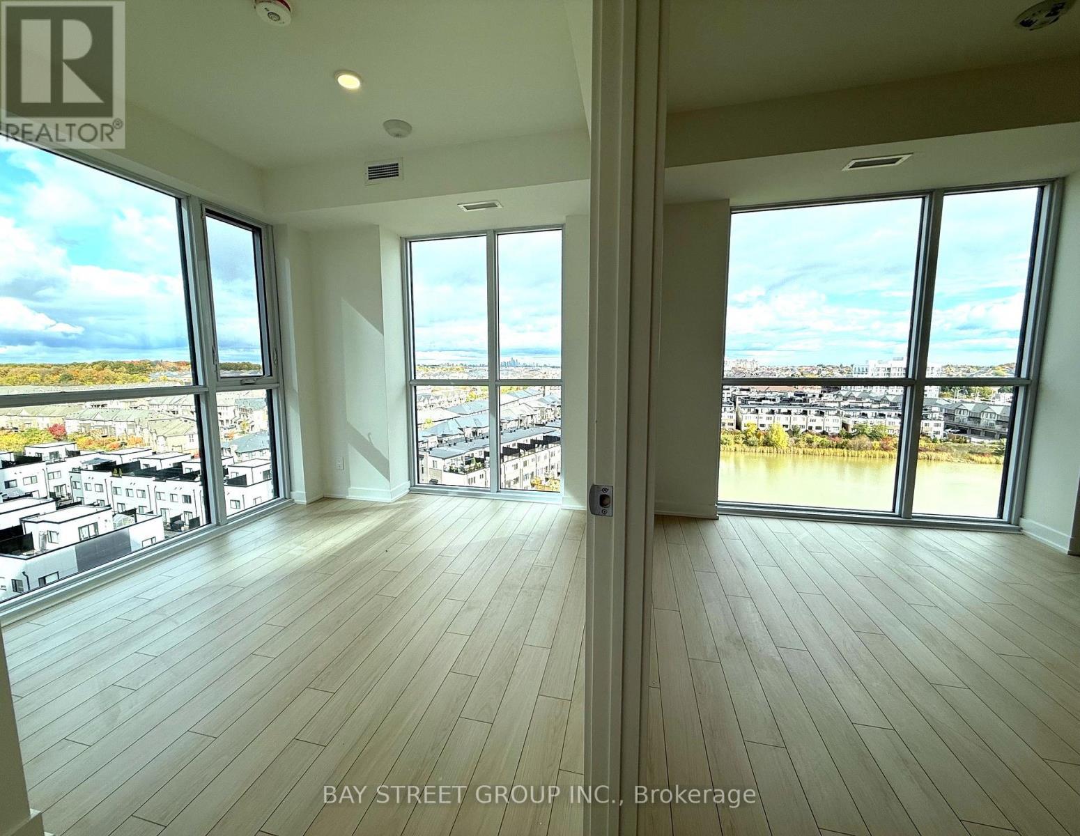 1003 - 3071 Trafalgar Road, Oakville, ON - Indoor