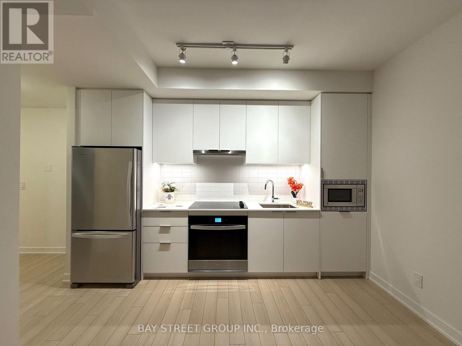 1003 - 3071 Trafalgar Road, Oakville, ON - Indoor Photo Showing Kitchen