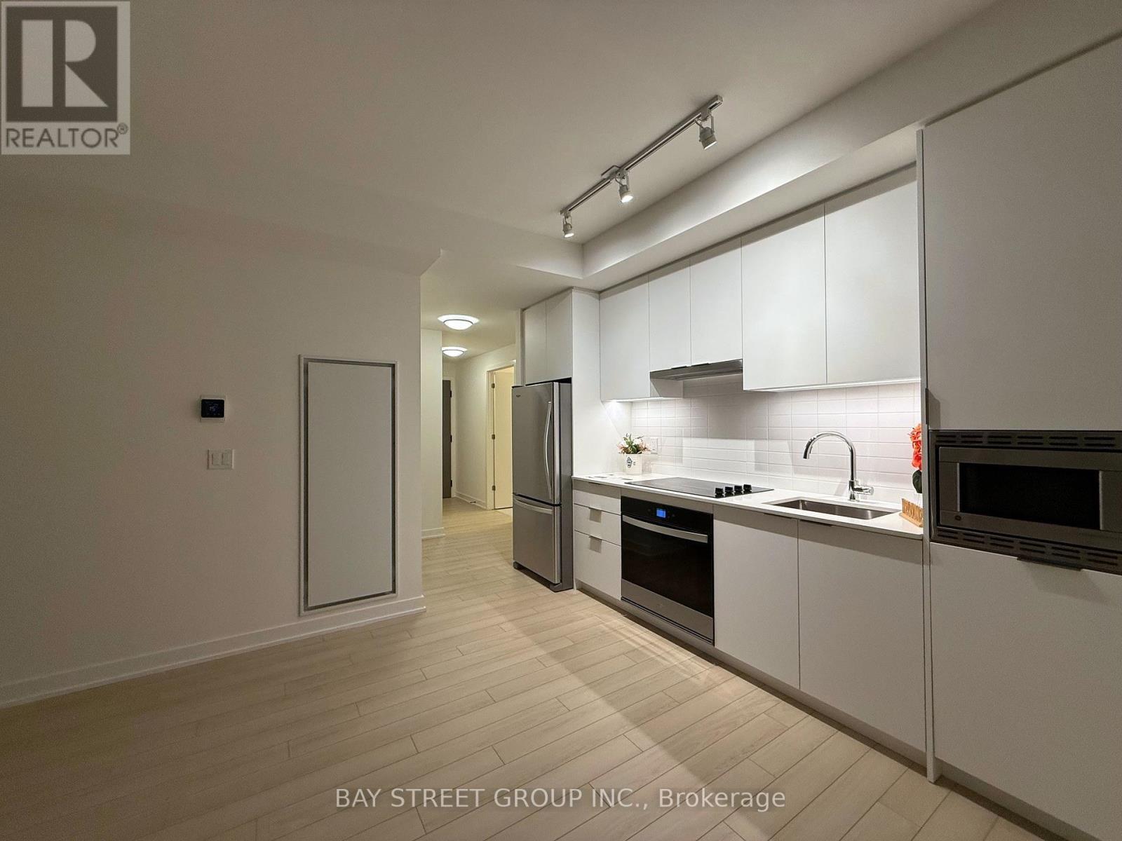1003 - 3071 Trafalgar Road, Oakville, ON - Indoor Photo Showing Kitchen