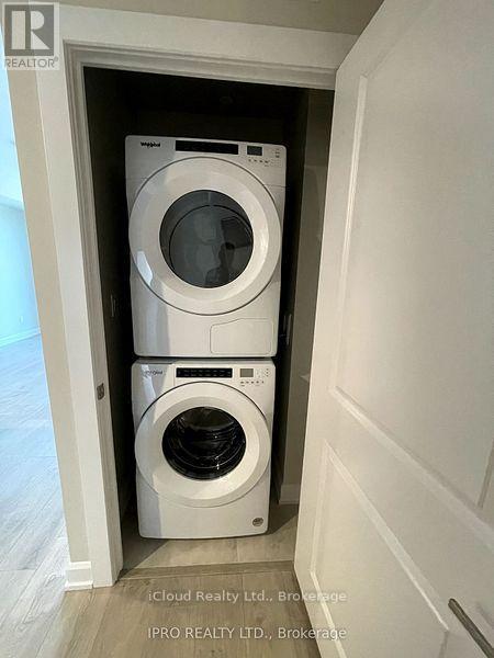 1706 - 3220 William Coltson Ave. Avenue, Oakville, ON - Indoor Photo Showing Laundry Room