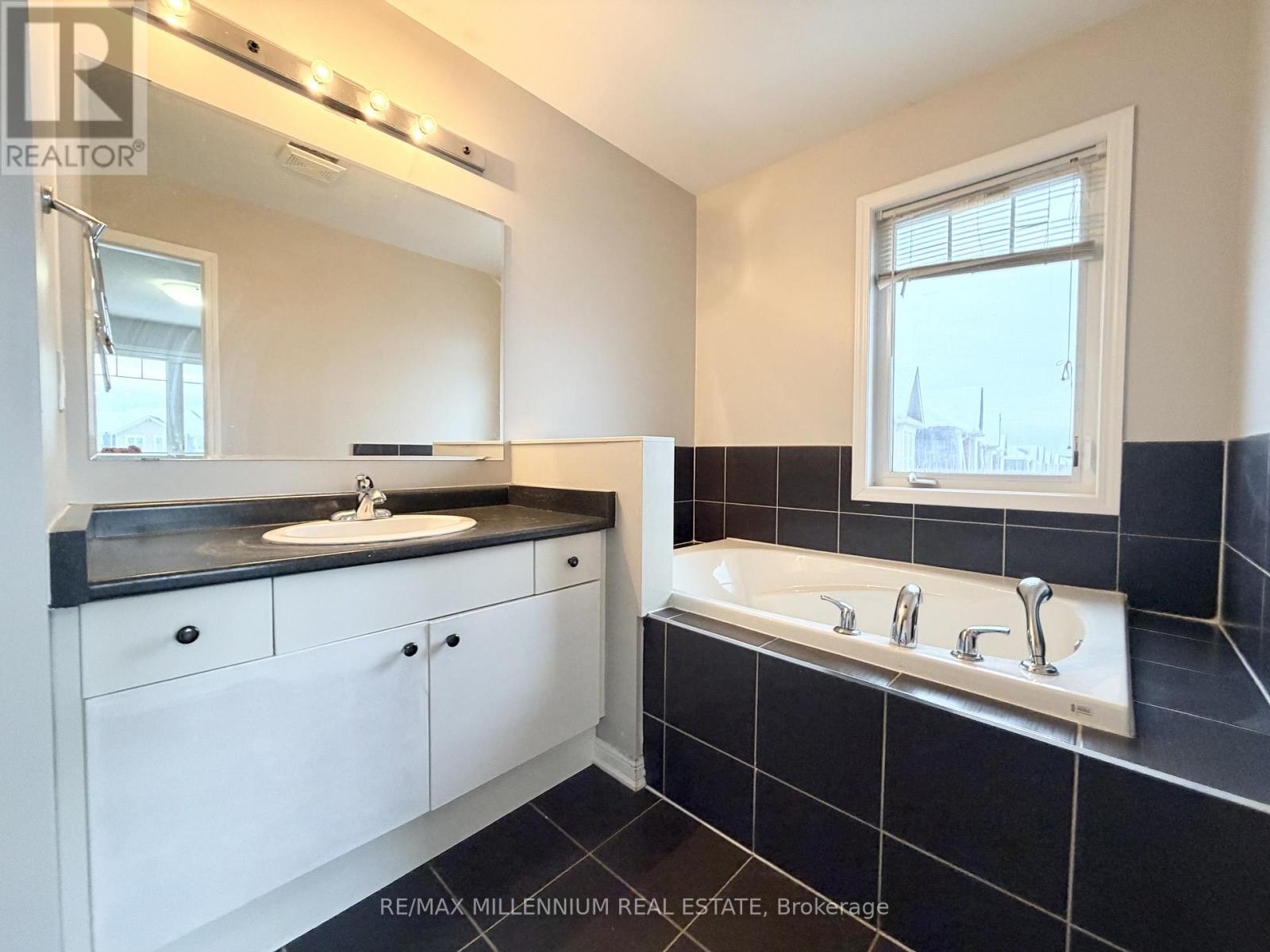 16 Saunter Court, Brampton, ON - Indoor Photo Showing Bathroom