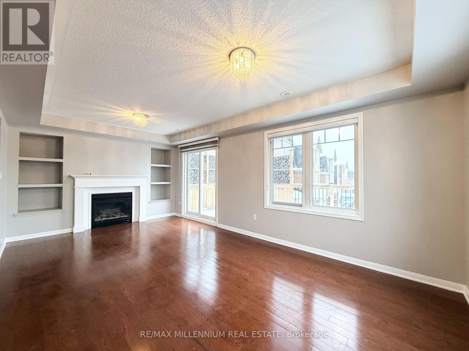 16 Saunter Court, Brampton, ON - Indoor With Fireplace