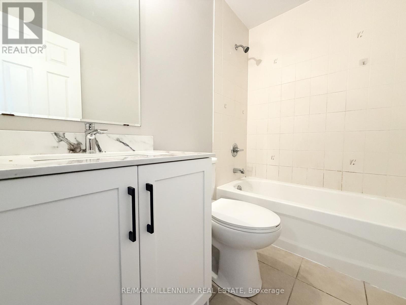 16 Saunter Court, Brampton, ON - Indoor Photo Showing Bathroom