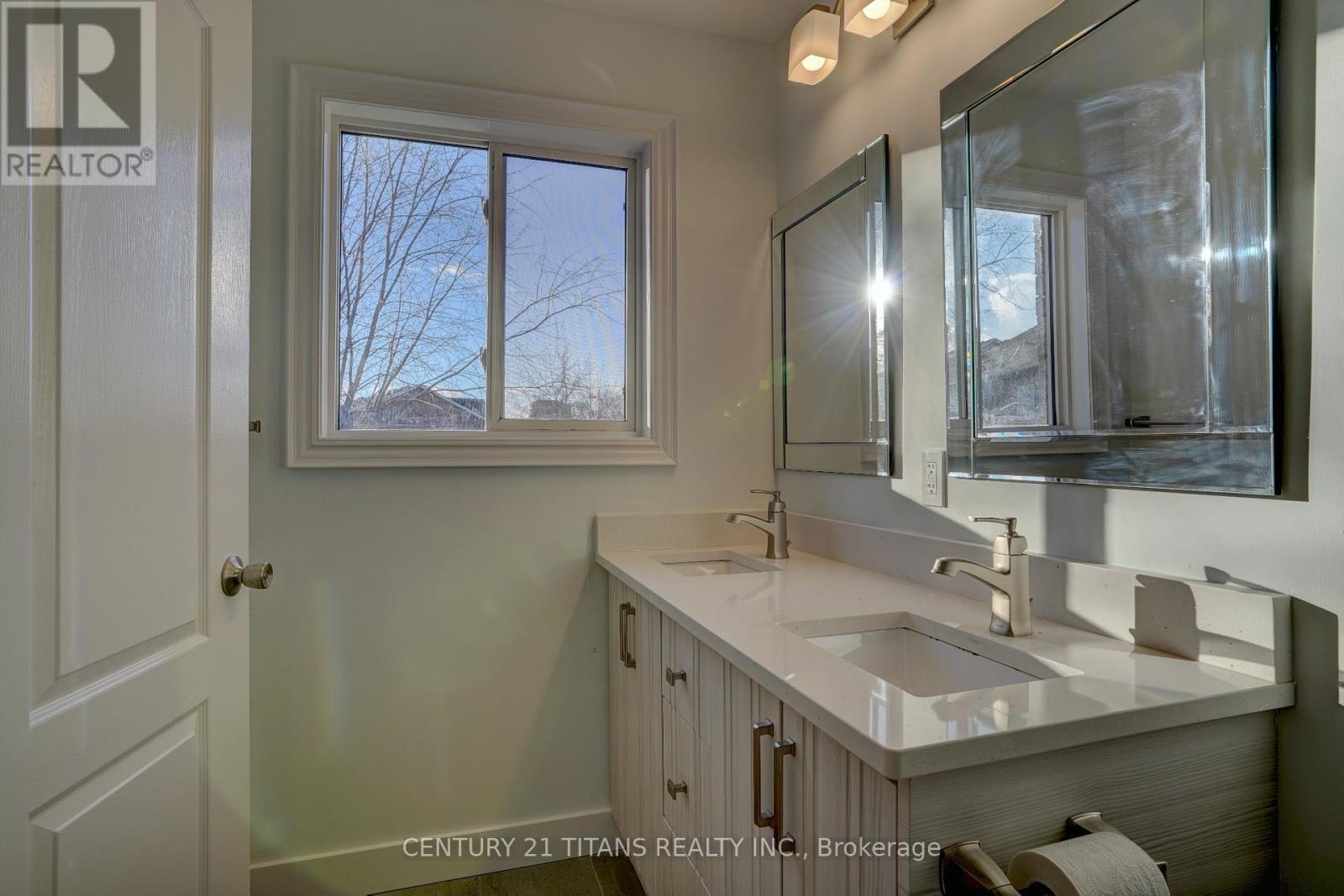 97 Triple Crown Avenue, Toronto, ON - Indoor Photo Showing Bathroom