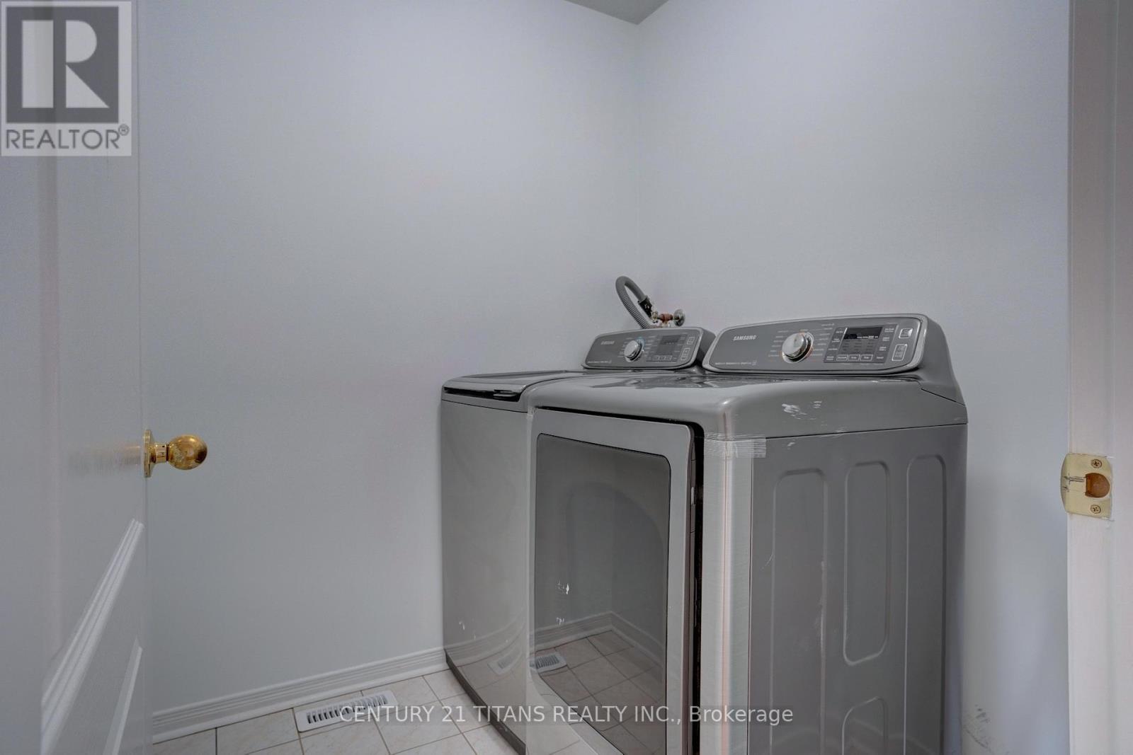 97 Triple Crown Avenue, Toronto, ON - Indoor Photo Showing Laundry Room