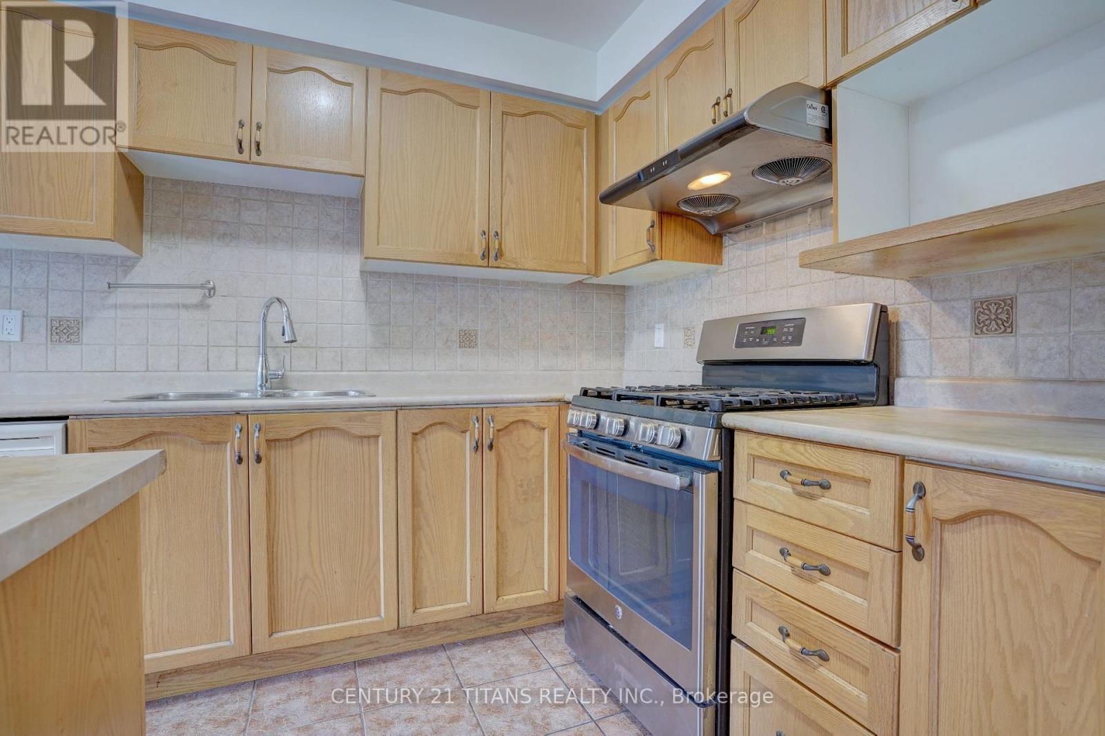 97 Triple Crown Avenue, Toronto, ON - Indoor Photo Showing Kitchen With Double Sink