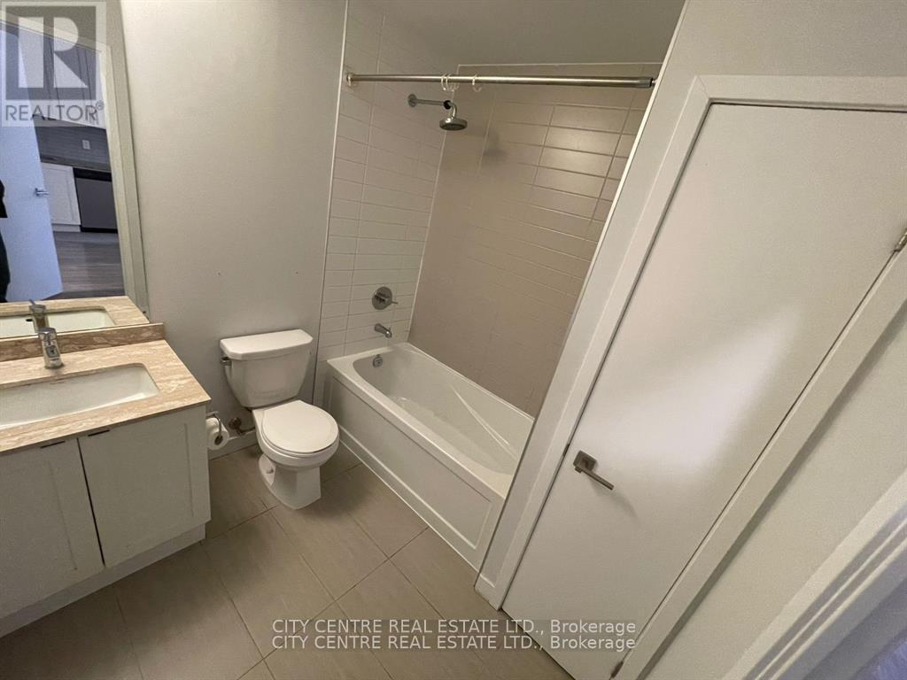 609 - 4085 Parkside Village Drive, Mississauga, ON - Indoor Photo Showing Bathroom