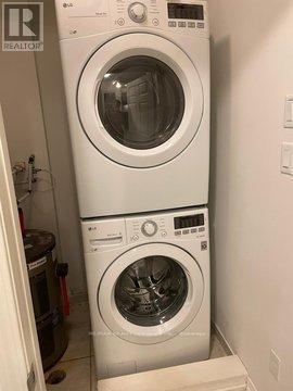 209 - 50 Sky Harbour Drive W, Brampton, ON - Indoor Photo Showing Laundry Room