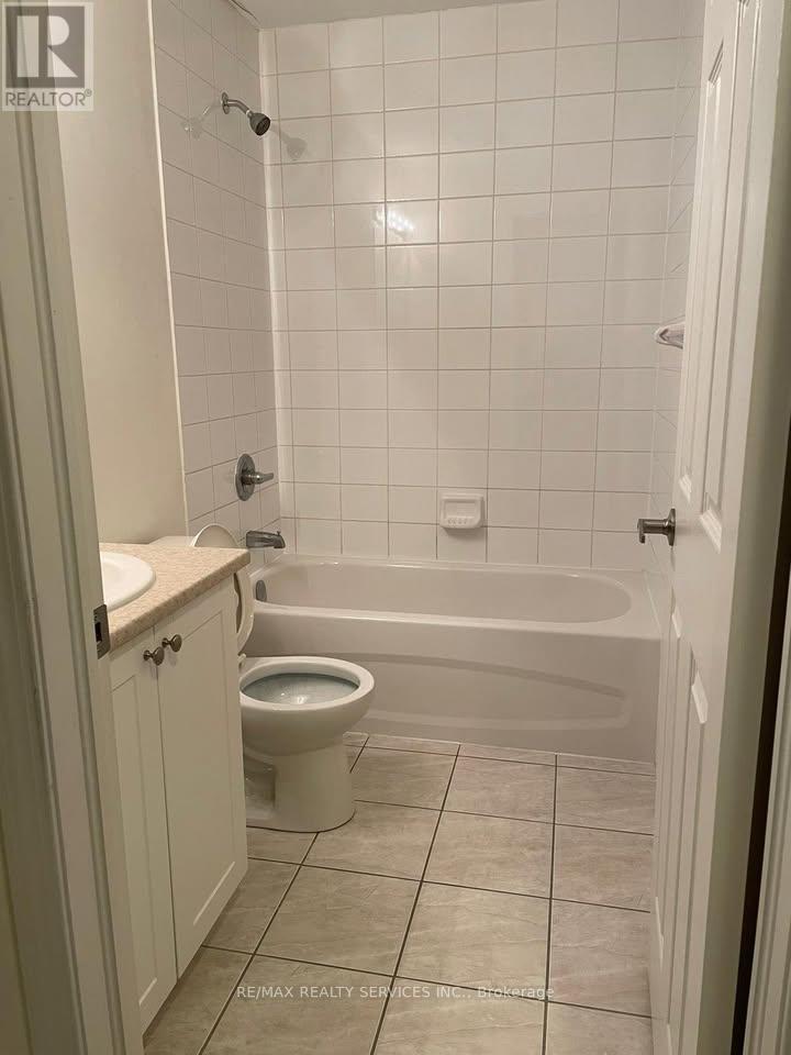 209 - 50 Sky Harbour Drive W, Brampton, ON - Indoor Photo Showing Bathroom