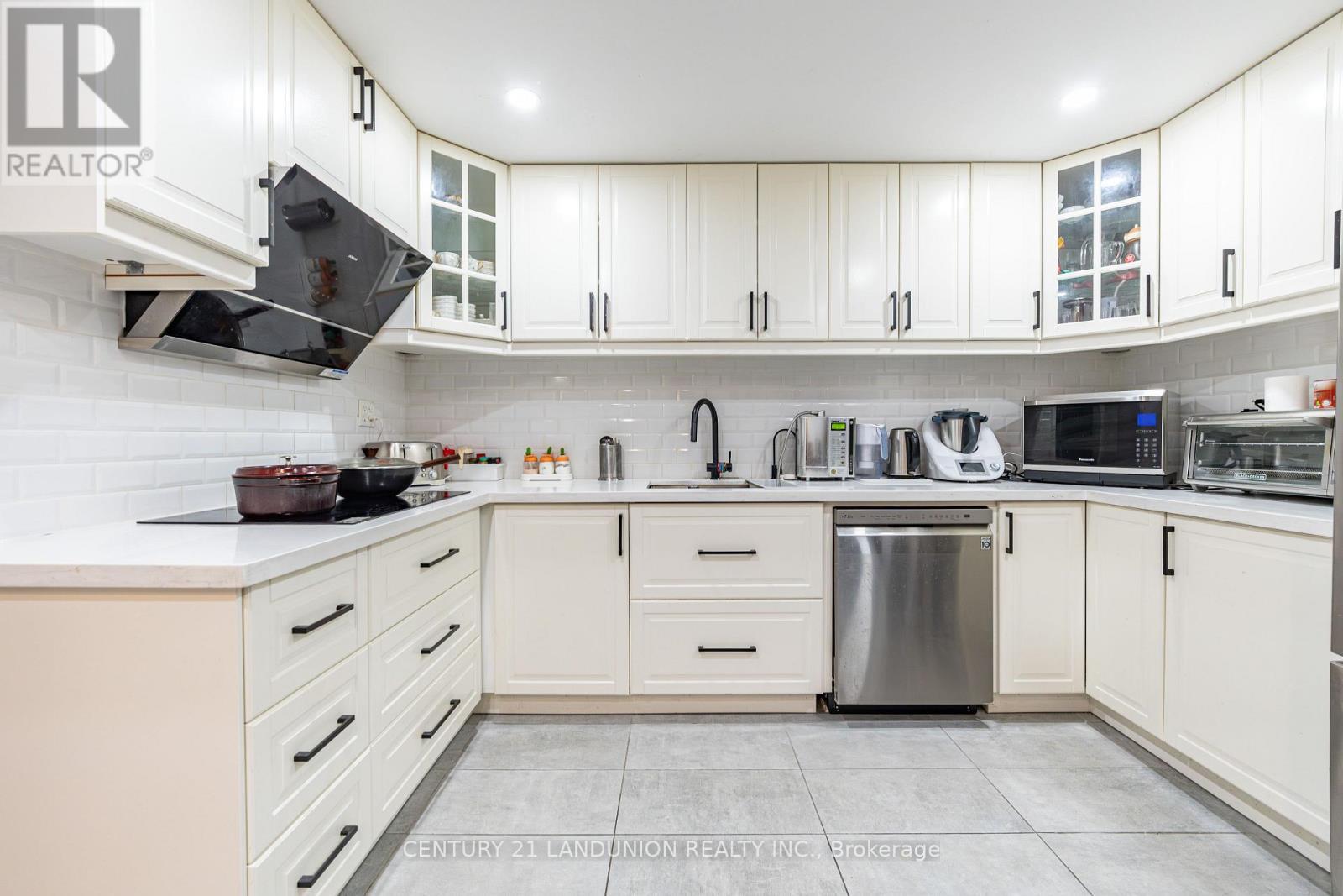 1209 - 55 Bamburgh Circle, Toronto, ON - Indoor Photo Showing Kitchen
