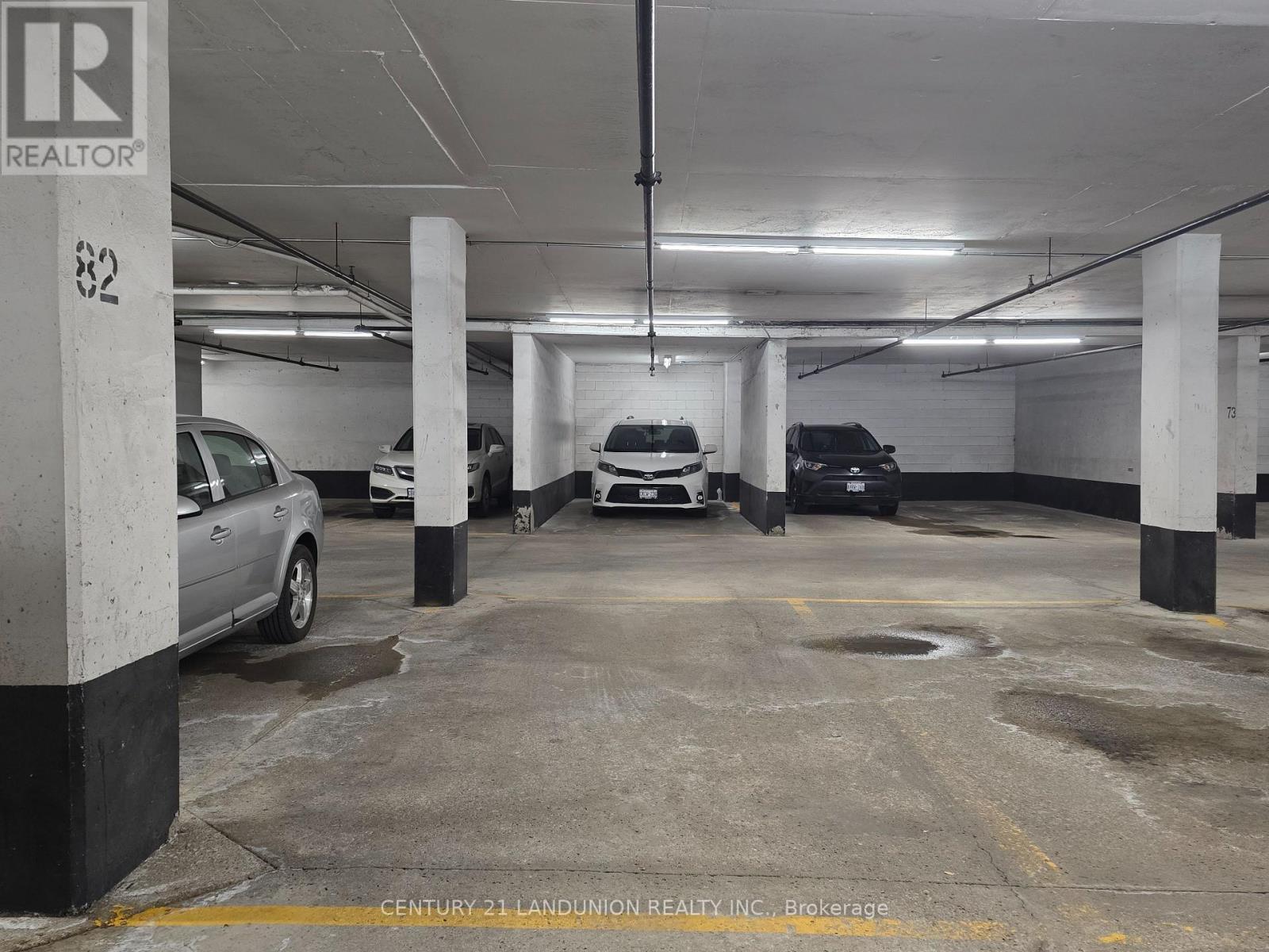 1209 - 55 Bamburgh Circle, Toronto, ON - Indoor Photo Showing Garage