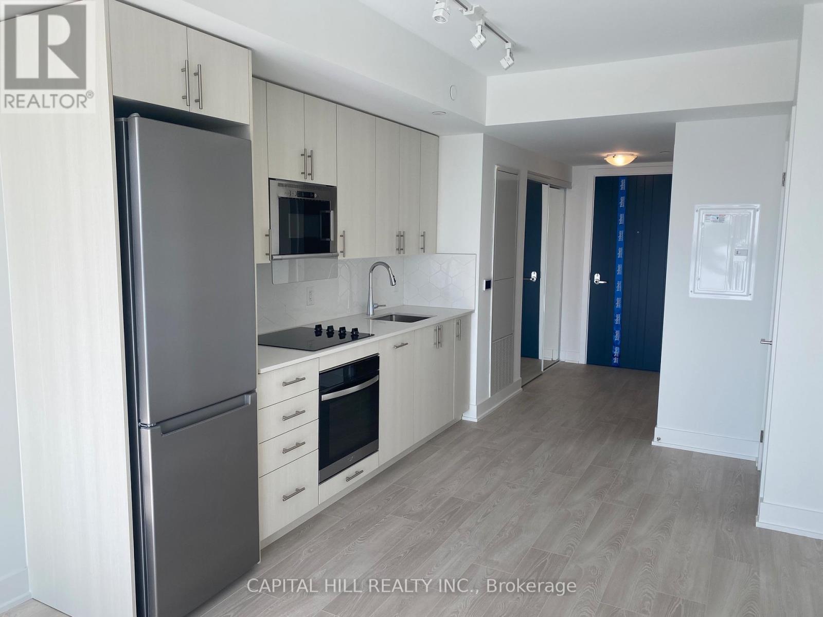 739 - 2425 Simcoe Street N, Oshawa, ON - Indoor Photo Showing Kitchen