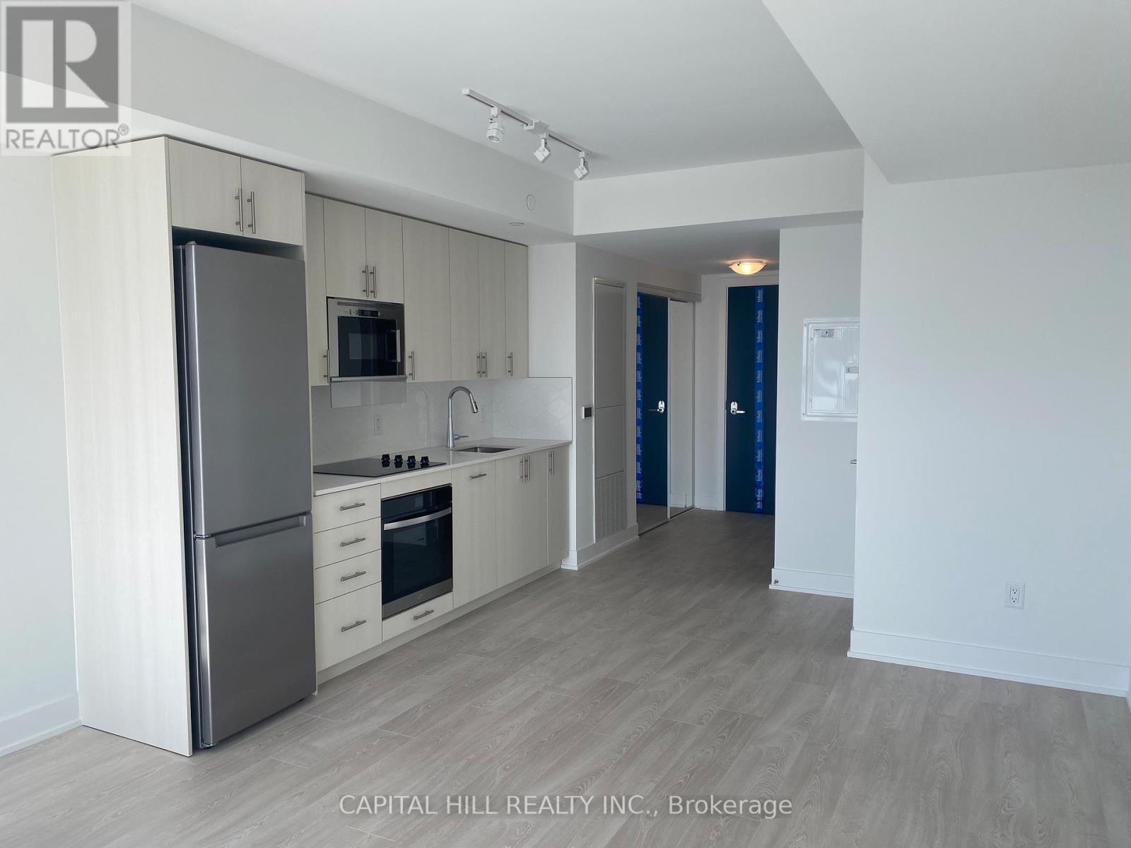 739 - 2425 Simcoe Street N, Oshawa, ON - Indoor Photo Showing Kitchen