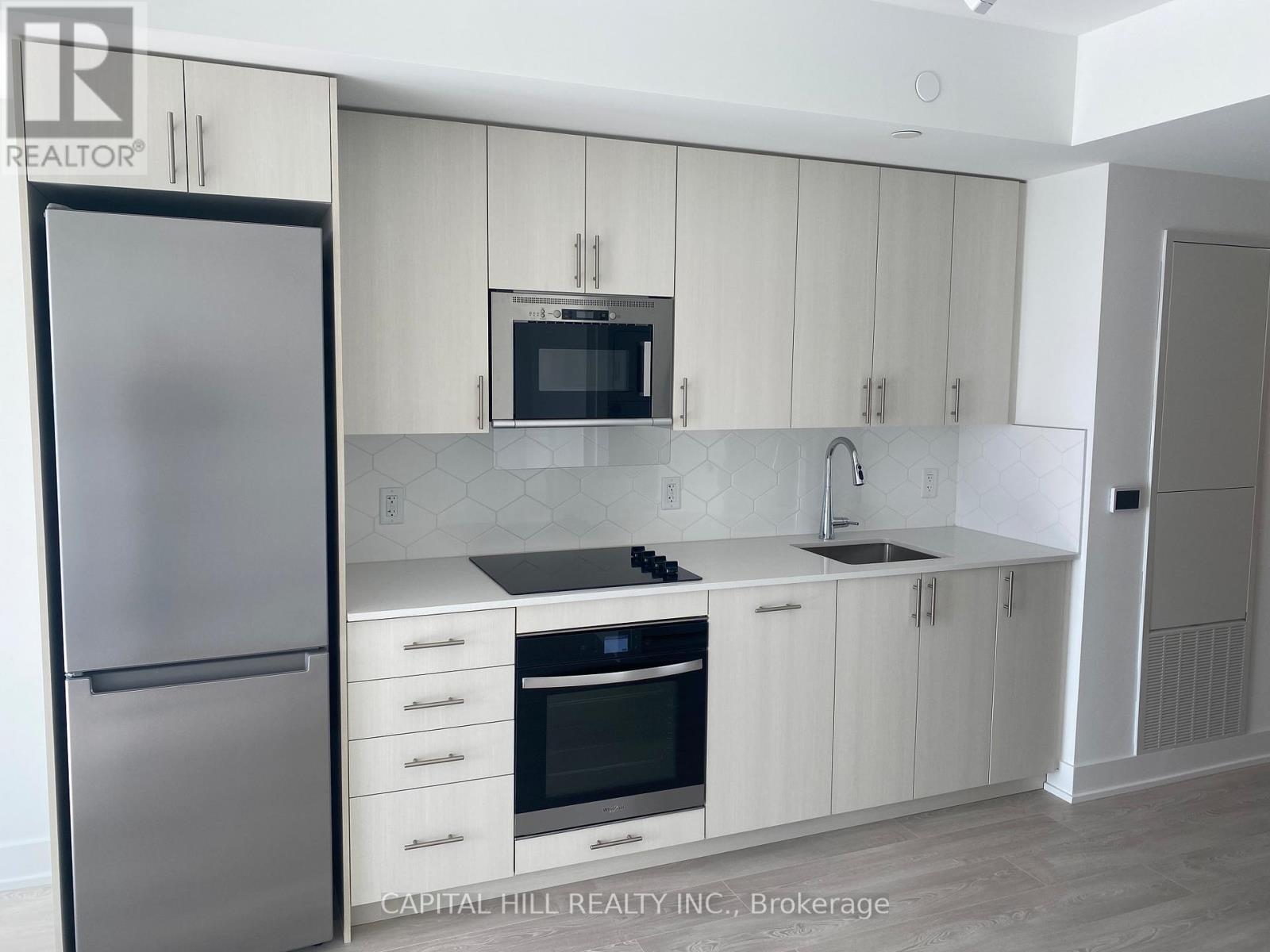 739 - 2425 Simcoe Street N, Oshawa, ON - Indoor Photo Showing Kitchen